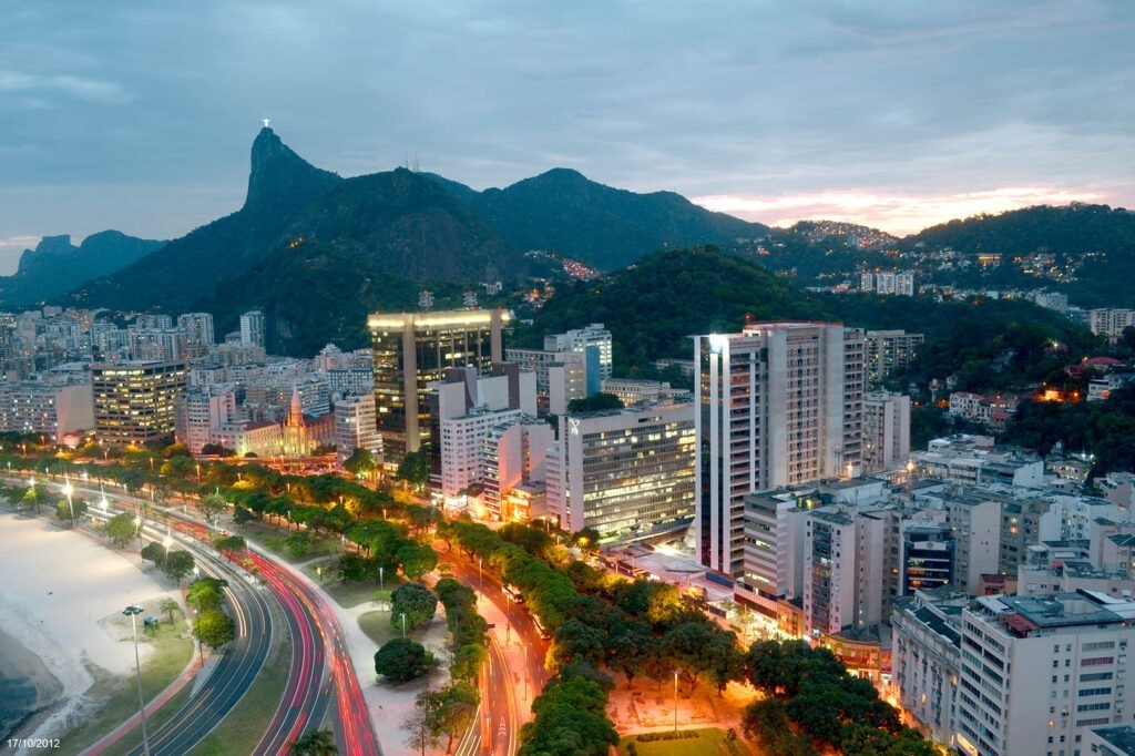 Foto timelapse enseada de Botafogo ao entardecer capturada com sistema timelapse dslr