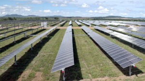 Foto extraída de timelapse de construção de usina fotovoltaica