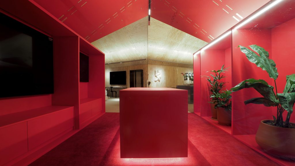 Interior da Casa Conectada LG Thinq, projetada pelo Estúdio Guto Requena + PAX para o CasaCor 2021.