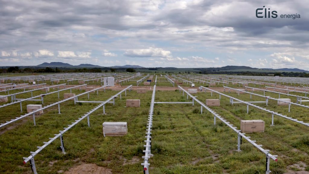 Usina fotovoltaica documentada através de nosso serviço de time-lapse em Goiás.